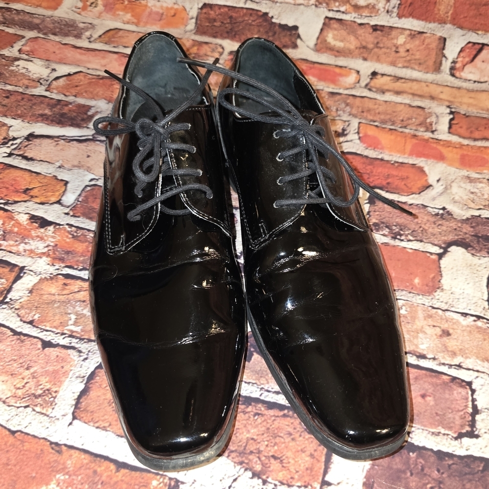 Calvin Klein Black Patent Leather Oxfords Size 9
